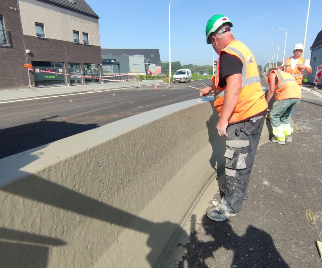 Chantier TRBA — Pose d&rsquo;éléments linéaires coulés en place — Pecq