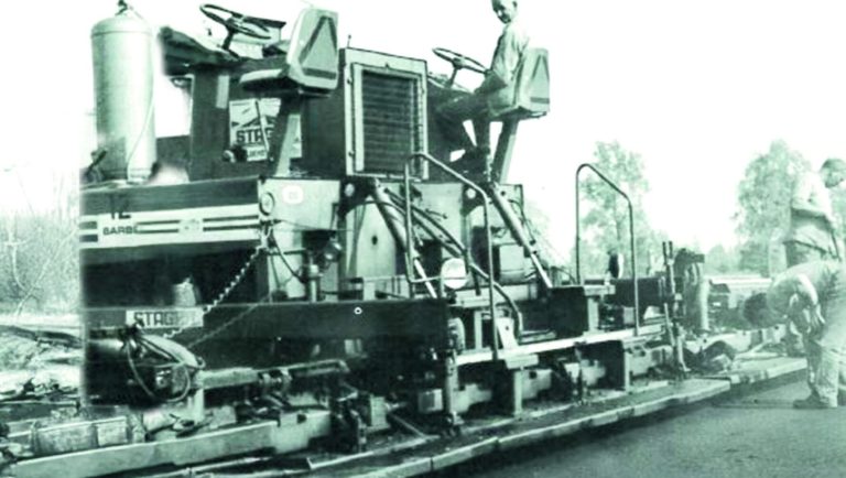 Archive : une ancienne machine à coffrage glissant Stadsbader et son opérateur